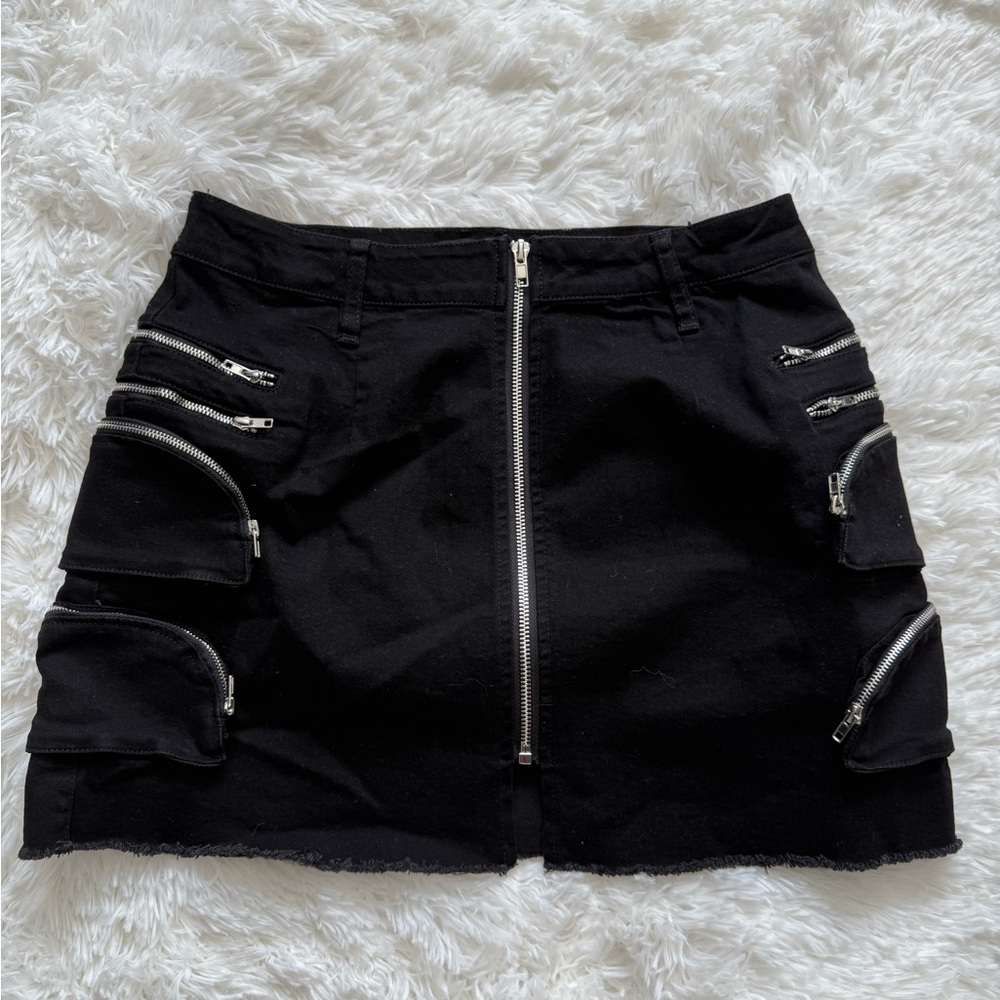 Fashion Nova - Black Cargo Mini Skirt with Zipper Accents | Size Large